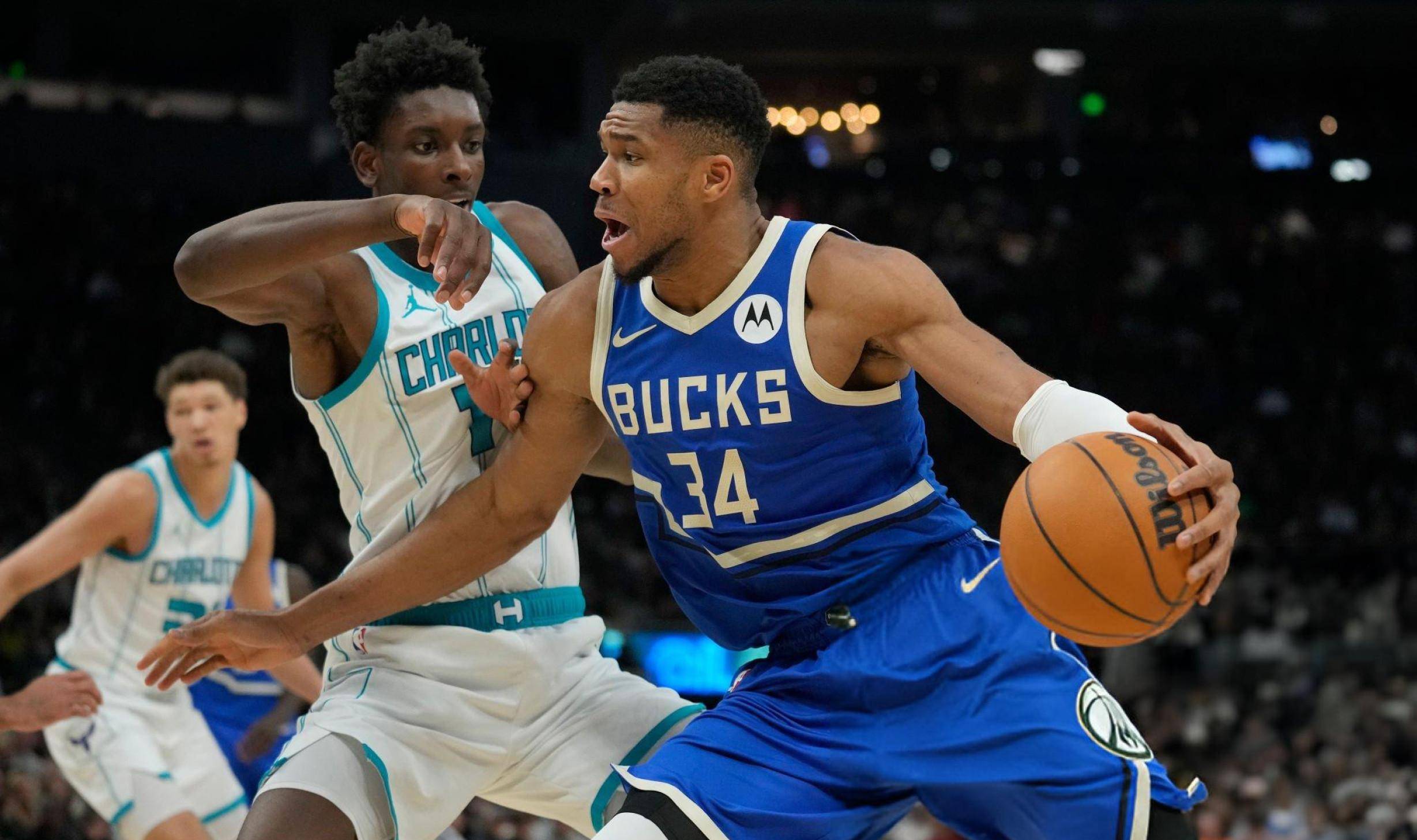 半岛体育vip注册-雄鹿欲冲东部第一，比赛愈发激烈