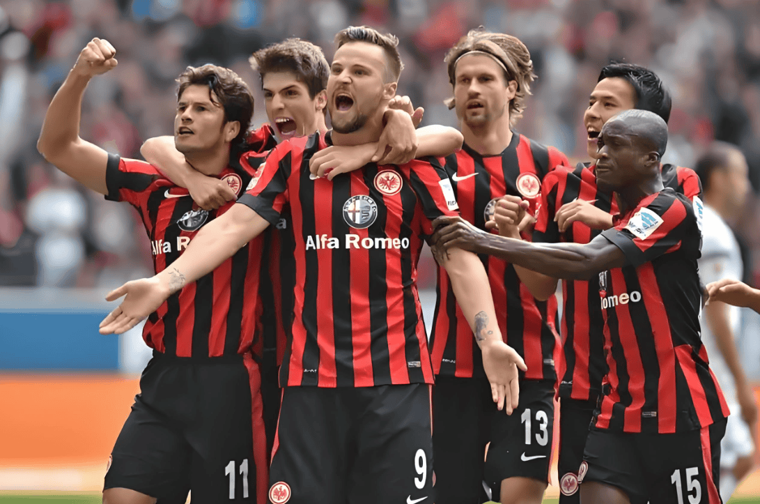 半岛体育链接-关于法兰克福球员训练时态度认真，追求胜利的信息