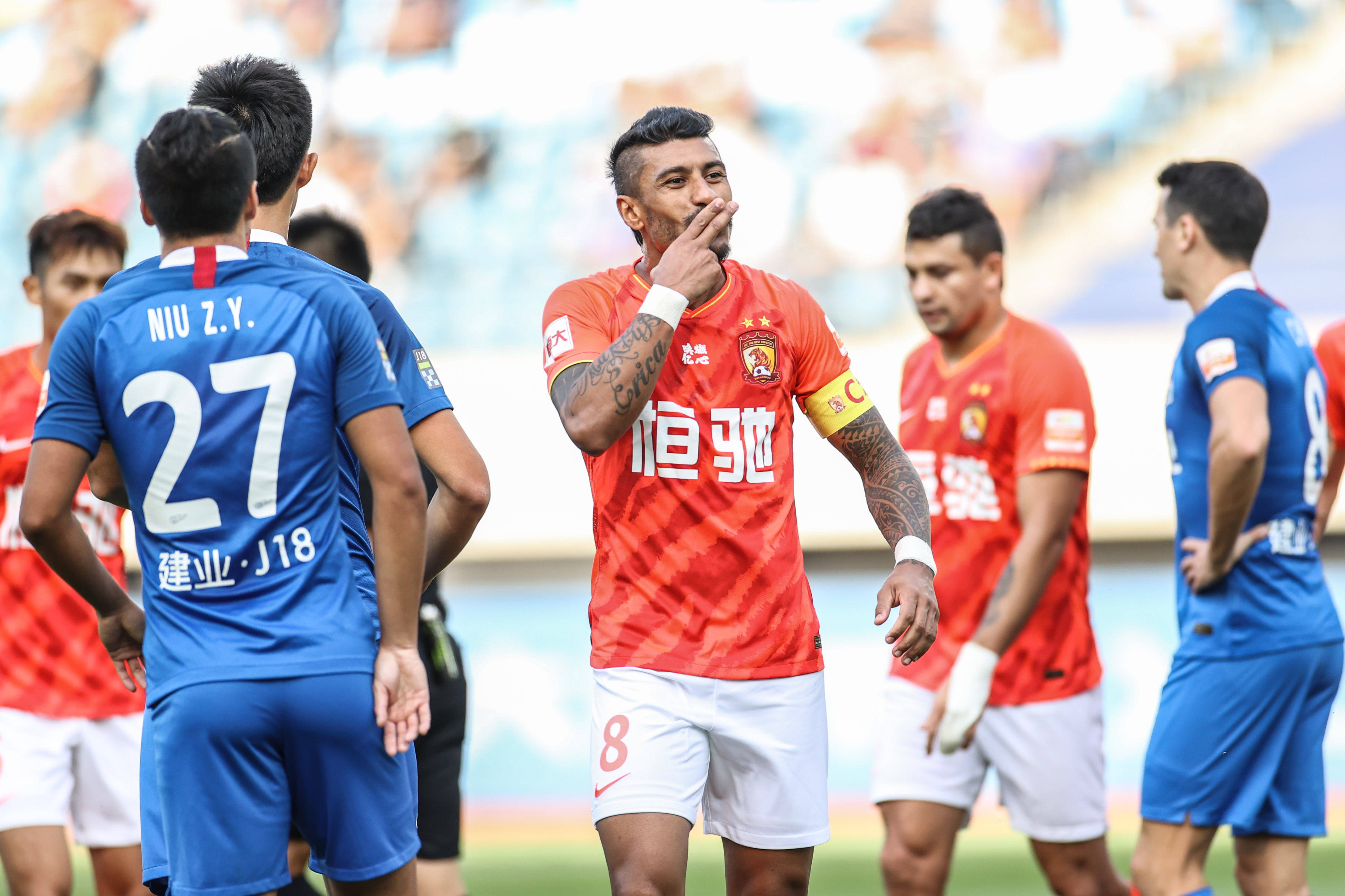 河南建业告捷,取得关键三分 河南建业告捷,取得关键三分