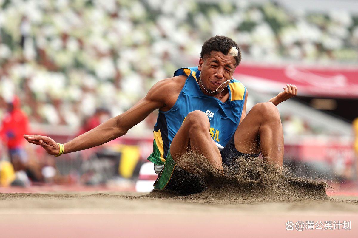 包含澳大利亚体育健儿飞速冲刺，赢得第一名的词条