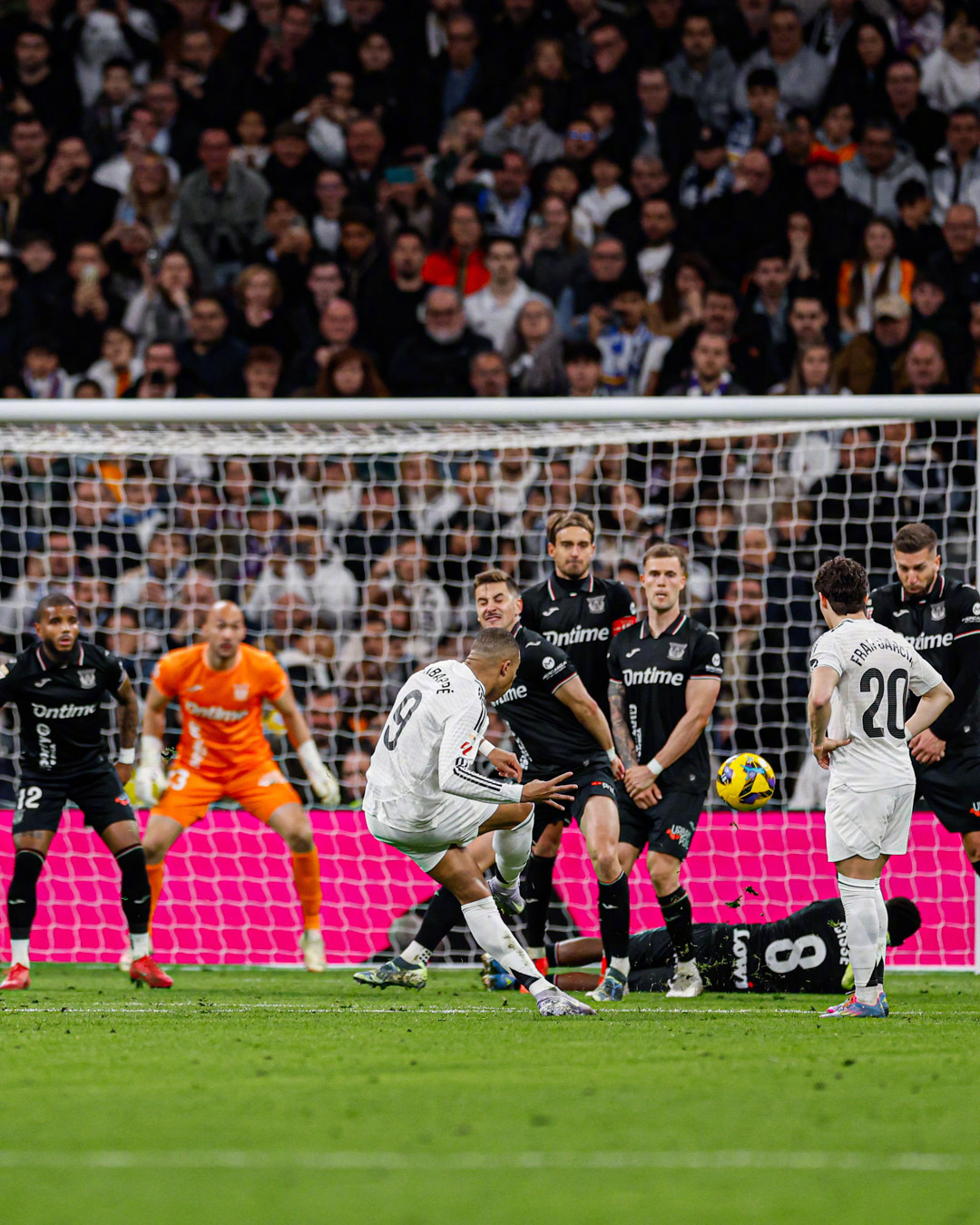 皇家马德里攻进巴黎,豪门争锋 皇家马德里攻进巴黎,豪门争锋