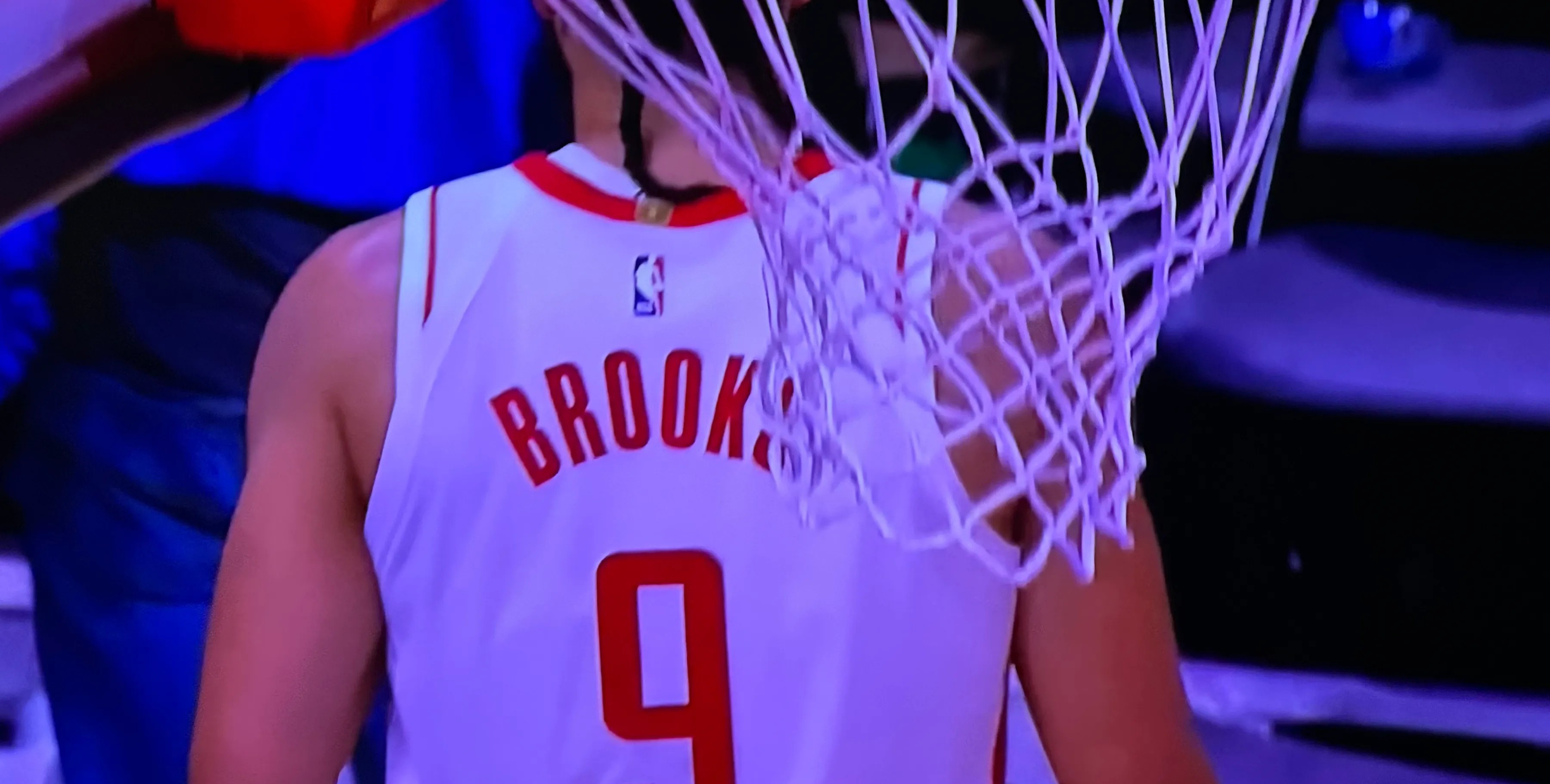 半岛体育在线登录-火箭主场击败魔术，卡佩拉表现亮眼