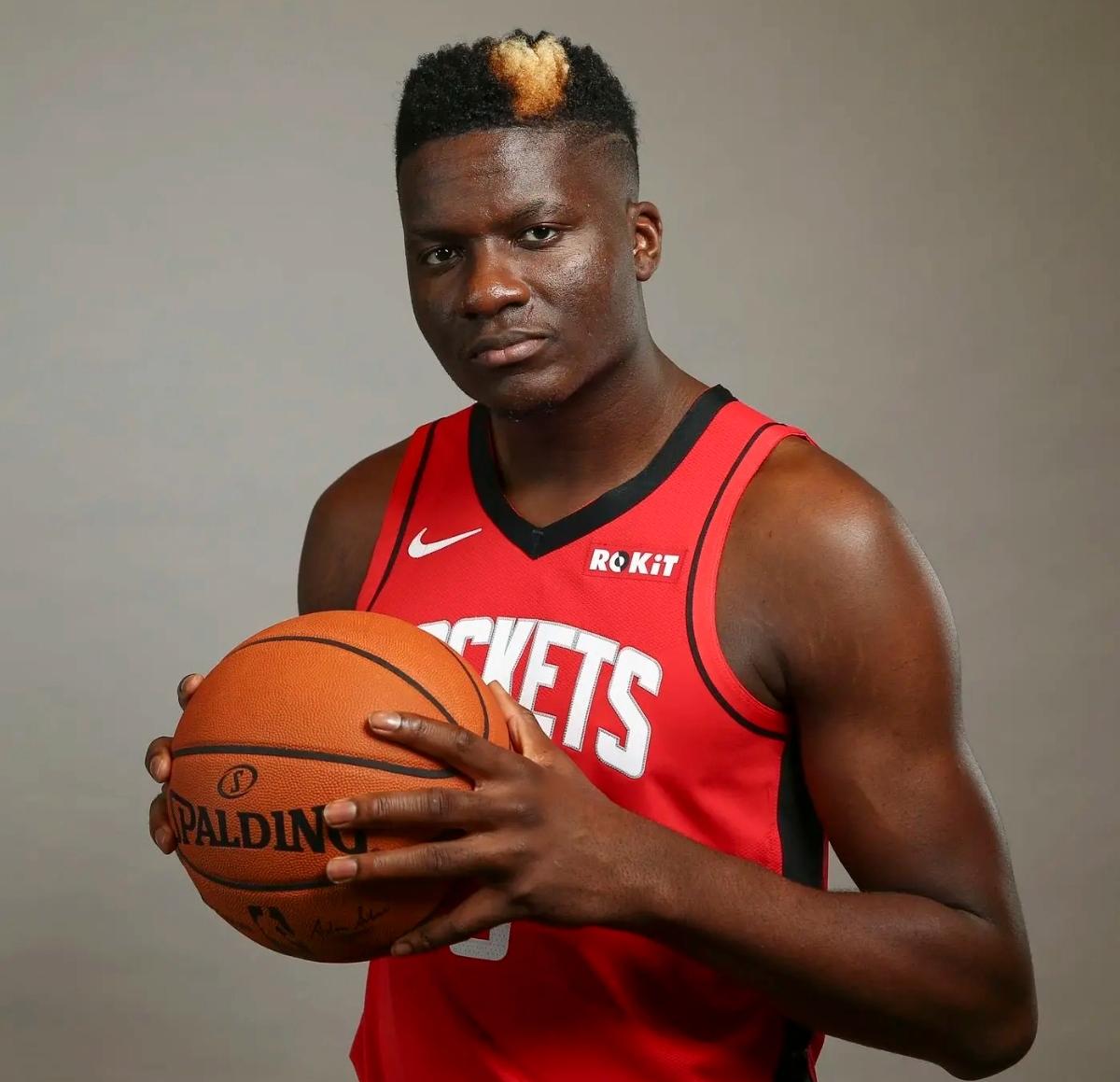 火箭主场击败魔术,卡佩拉表现亮眼 火箭主场击败魔术,卡佩拉表现亮眼