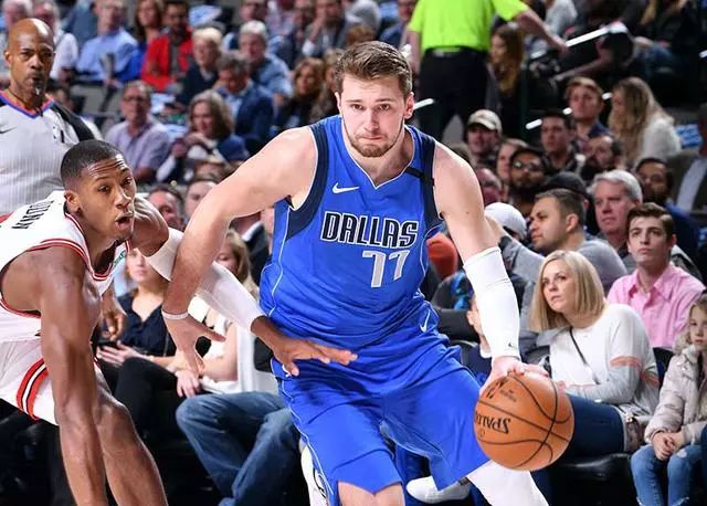 雄鹿逆转战胜马刺追近胜局 雄鹿逆转战胜马刺追近胜局