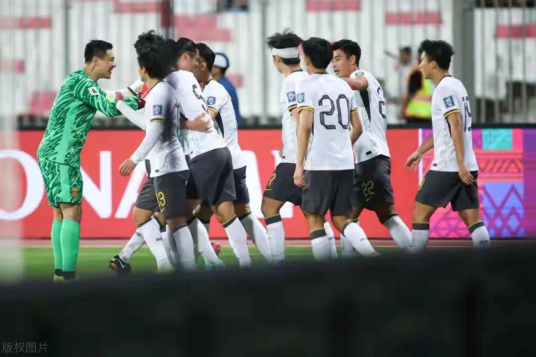 半岛体育官网-一场紧张的比赛即将上演，球迷们期待着