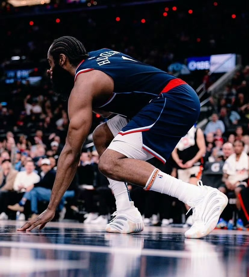 篮网绝杀马刺,哈登防守力破格罚进 篮网绝杀马刺,哈登防守力破格罚进