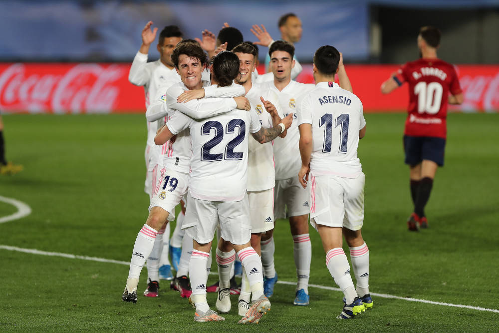 半岛体育直播-阿贾克斯对阵多特蒙德：一场胜负未定的比赛