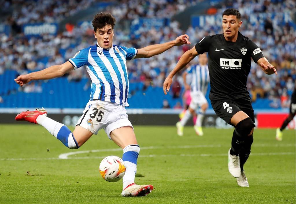 半岛体育网站-包含塞维利亚客场大胜，赢得关键三分的词条